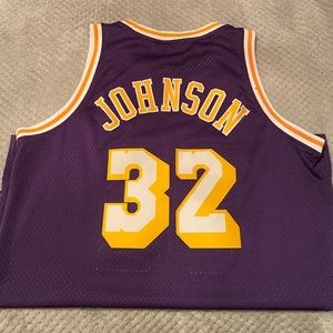 LAKERS Magic Johnson Reebok Hardwood Classics Lakers Jersey. Size Large.